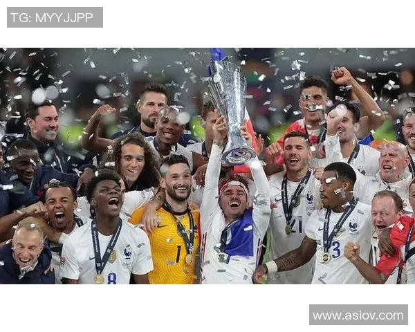 足球明星头像中的法国男孩展现青春活力与梦想追逐的旅程